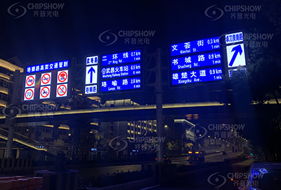 Schermo a LED speciale per la guida del traffico stradale urbano a Wuhan
